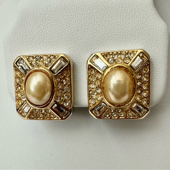 Vintage Christian Dior Signed Earrings Crystal Faux Pearl Gold Tone Clip On. - Picture 2 of 8